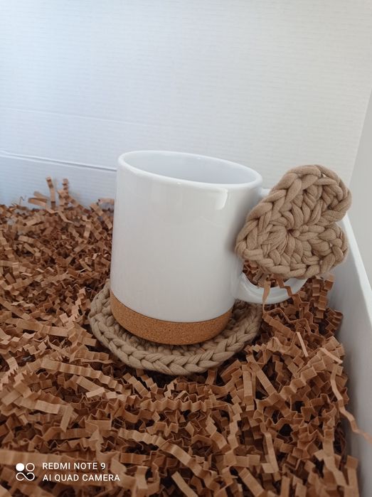 Чаша с надпис в кутия