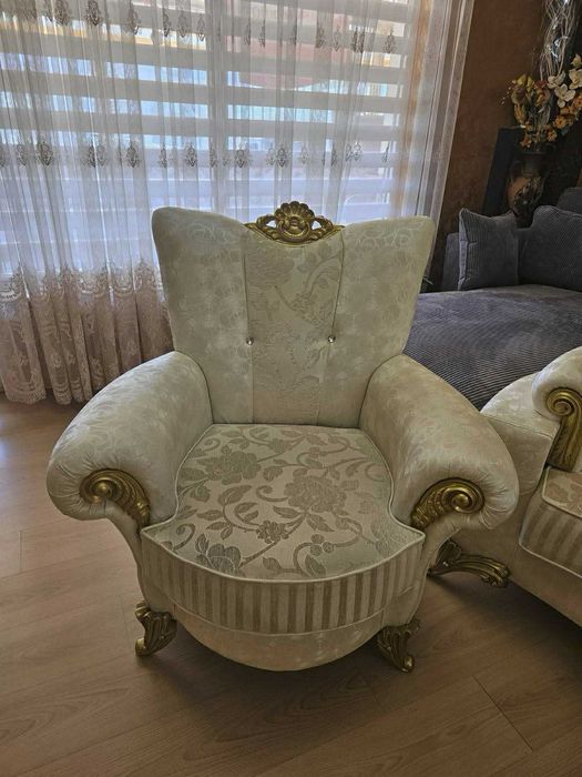 Продавам холова гарнитура