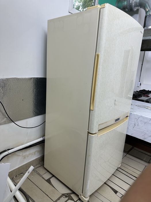 Продам хороший большой холодильник
