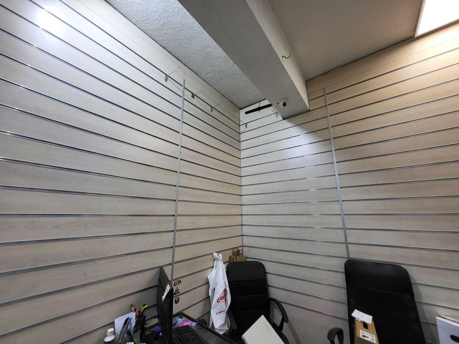 Стелажни стени за магазин