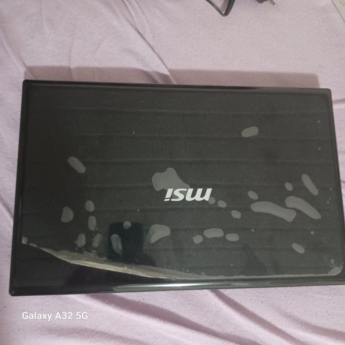Продавам лаптоп MSI много запазен