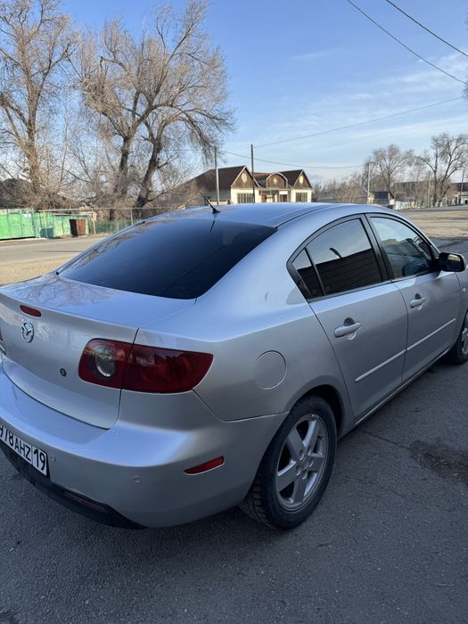 Мазда 3  2005года