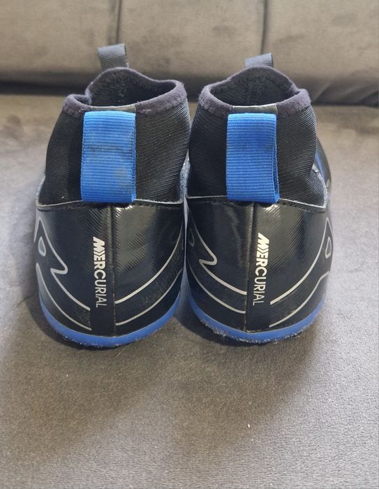 Футболни бутонки