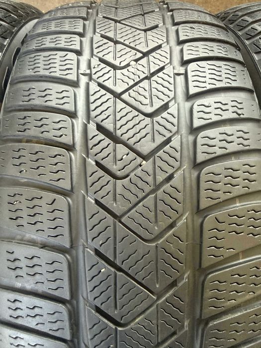 4x Anvelope iarna 225/45 R18 runflat - Pirelli Sotto Zero 3 Winter RSC