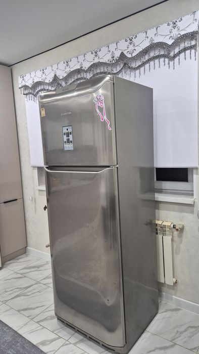 Холодильник аристон