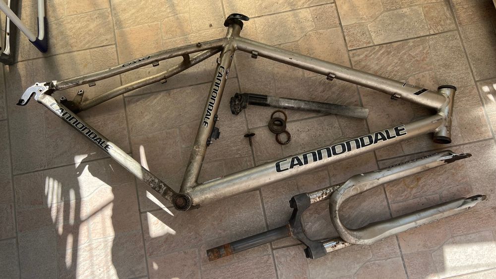 Cadru MTB Cannondale 26 inch cu accesorii