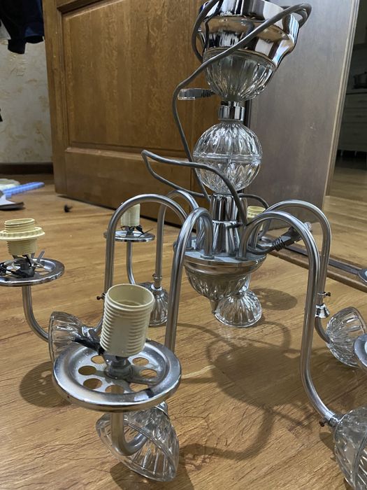 Люстра  ,  стаканчики  из хрусталья .