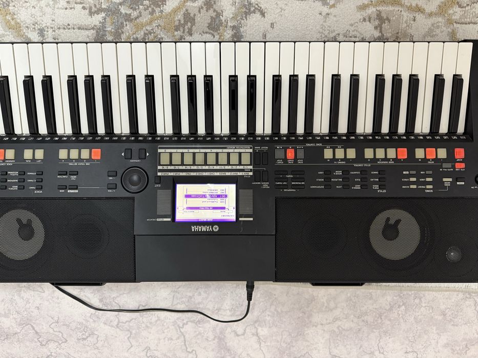 Продам Yamaha psr s 550
