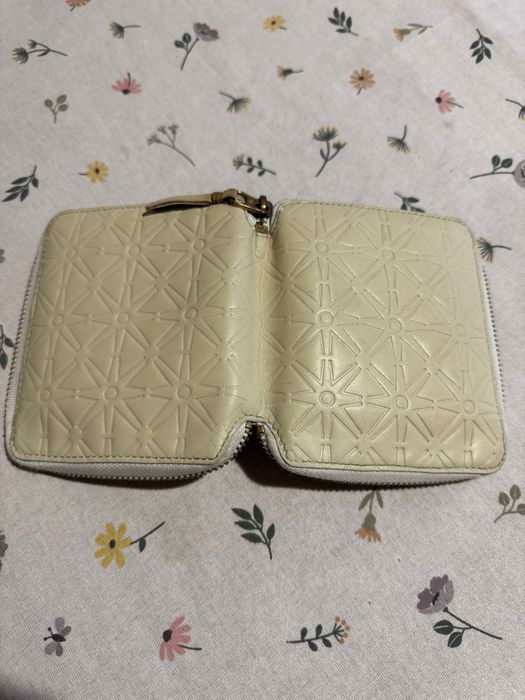 Comme Des Garcons Leather Wallet Star Embossed Zip Fold Off White.