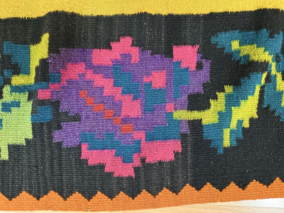 Covor/scoarta/kilim romanesc vechi-motiv figurativ unic