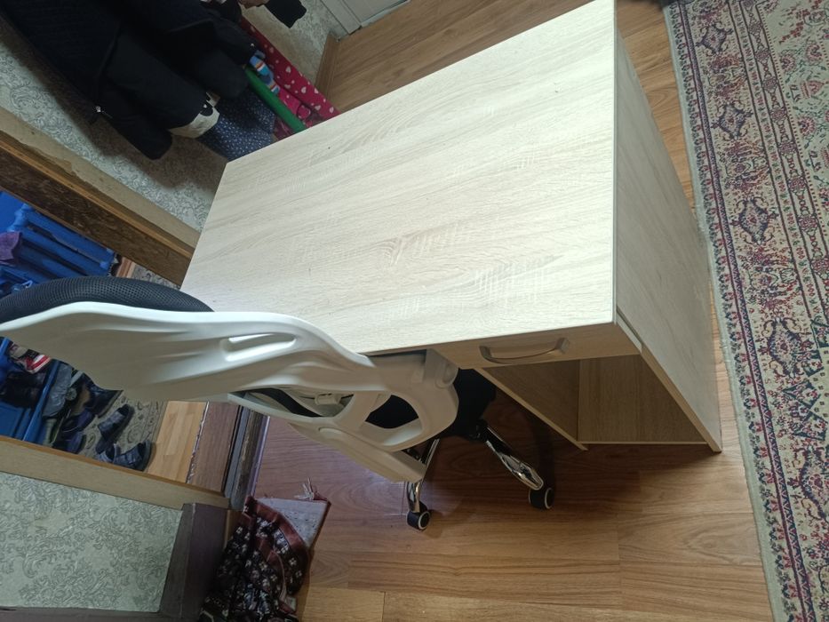 Кресло.    .        .