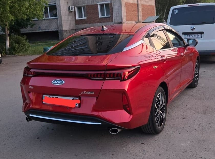 Продам новую машину JAC J7+