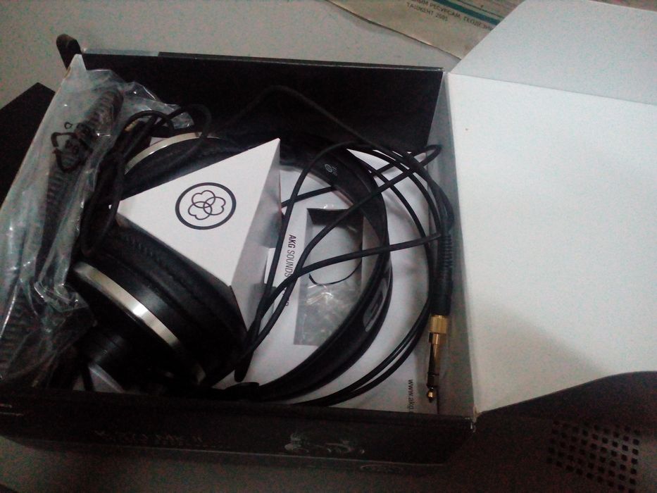 Профессионалний студийний наушники фирмы АКГ