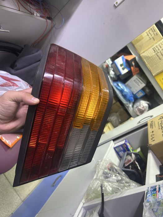 Продам Фонарь мерс 124