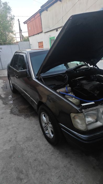 Mercedes benz w124 e220 2.2