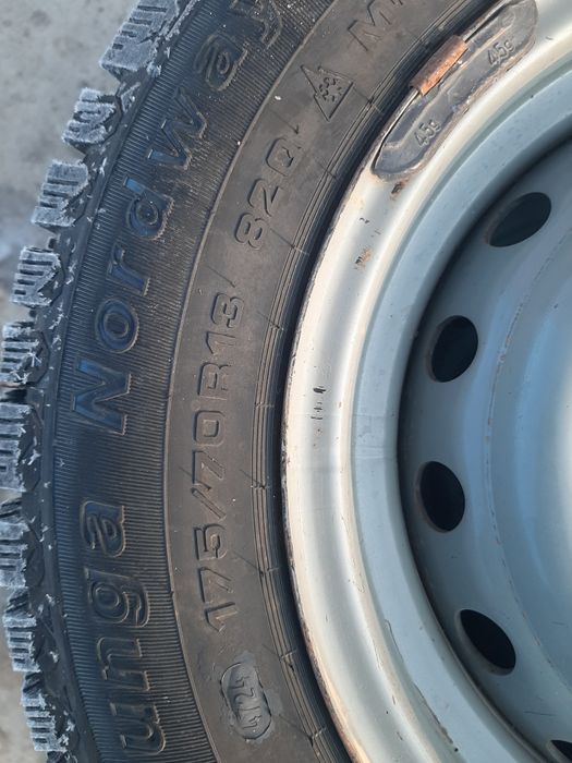 Продам зимние шины