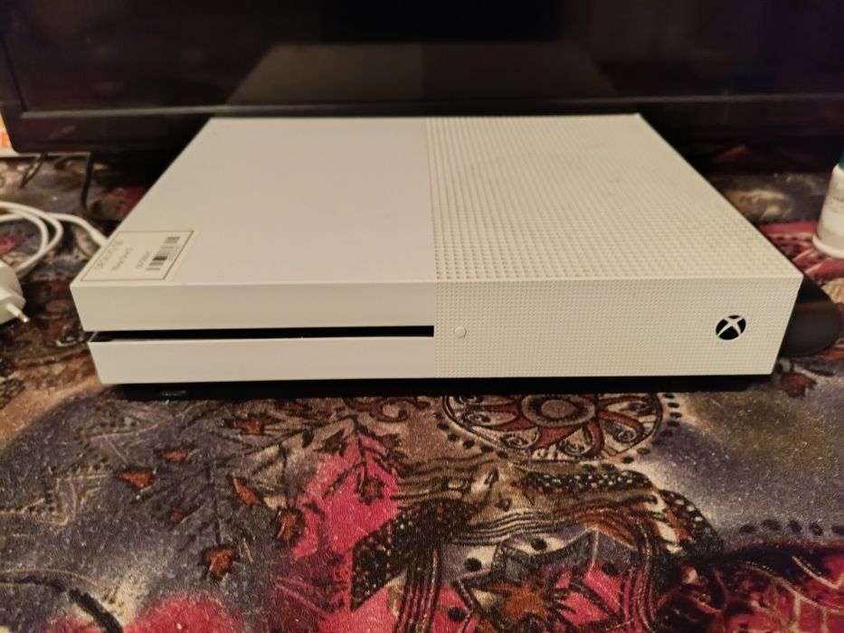Продам Xbox one s