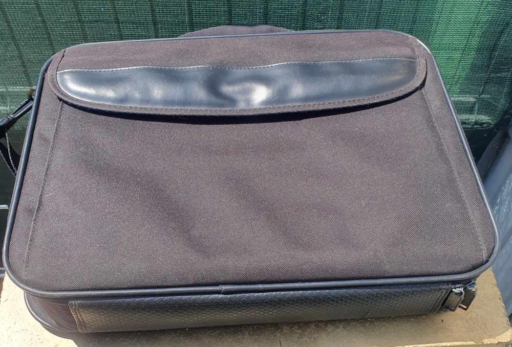 Geanta Laptop/Acte
