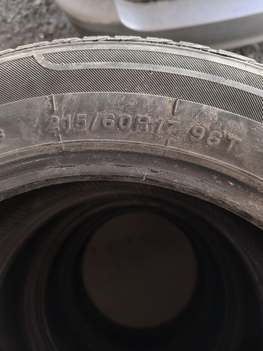 Продам резину 215/60/17