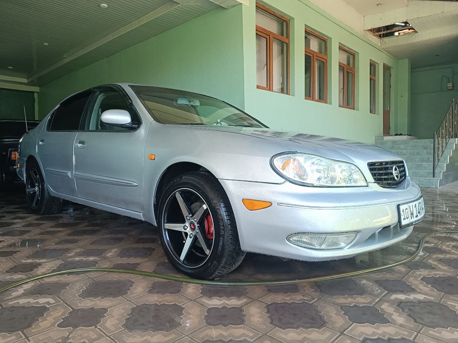Nissan maxima 2000 yil xolati yaxshi butun moshina, padyubka sepilgan.