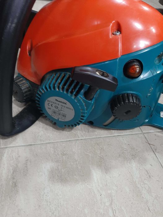 Бензинова резачка Makita DCS4610