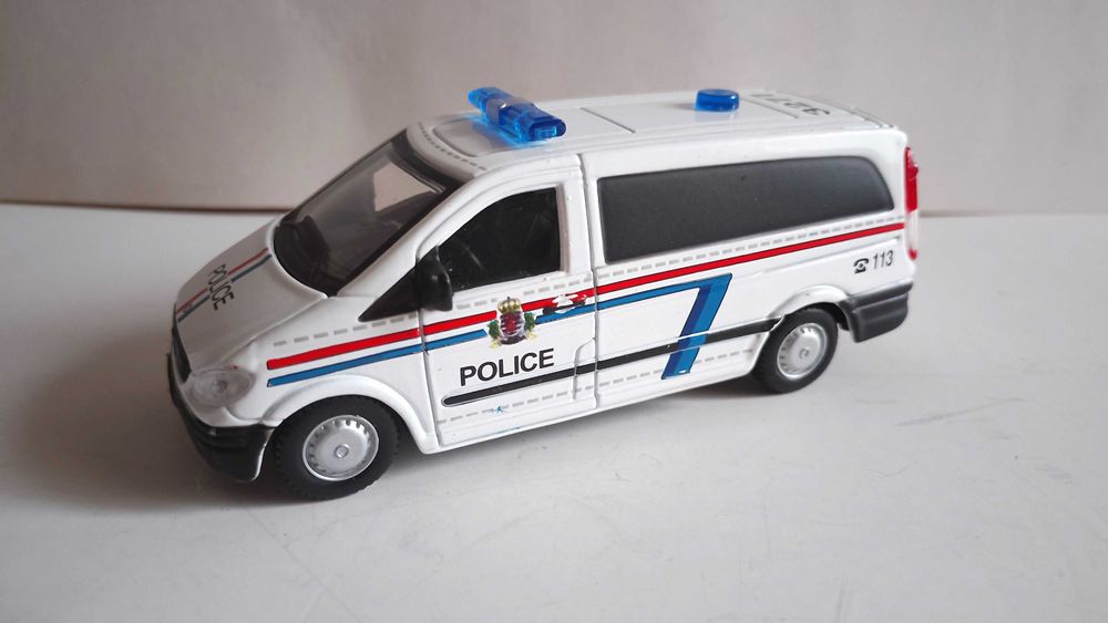 Метални Колички Bburago Police