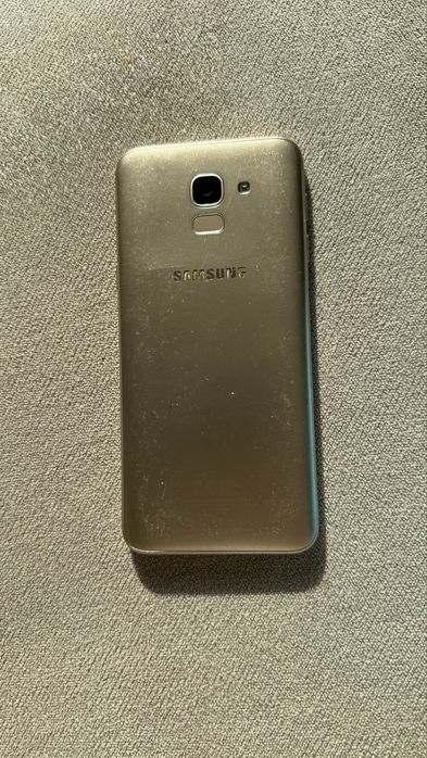 Смартфон Samsung J6