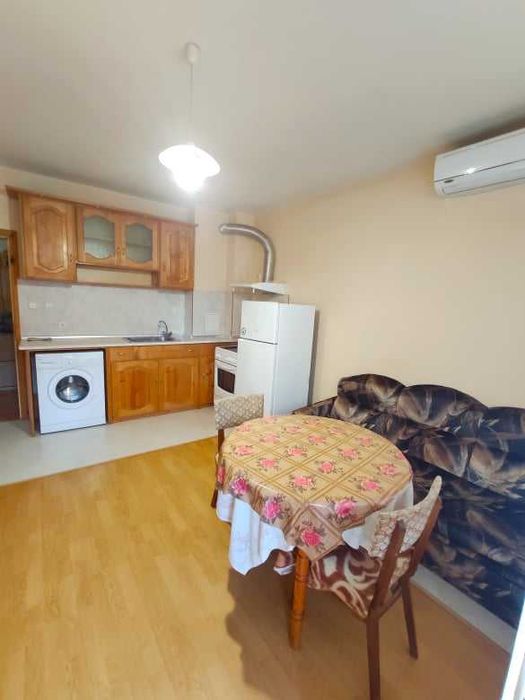 Дава се под наем Тристаен апартамент в Бургас, Меден рудник - зона А - 80 кв.м за 96.9 € - Снимка #2