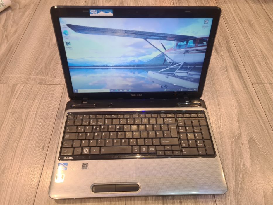 Vând laptop Toshiba