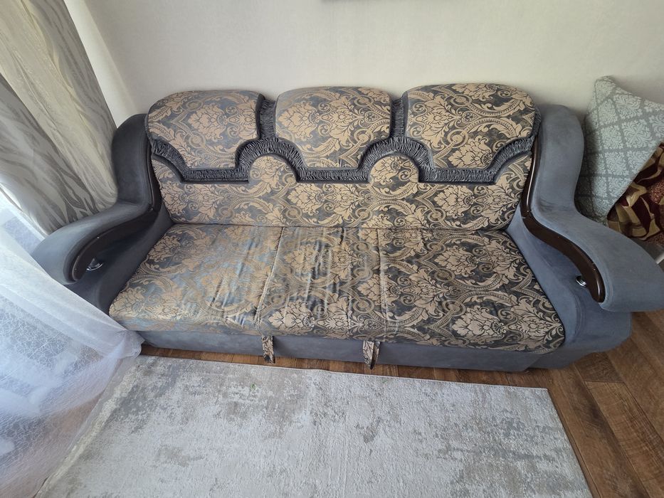 Диван в хорошем состоянии