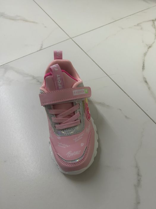 Кроссовки для девочек