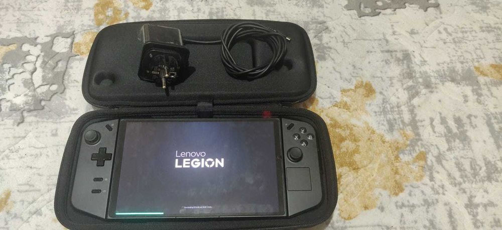 Consola  Legion GO cu o problema