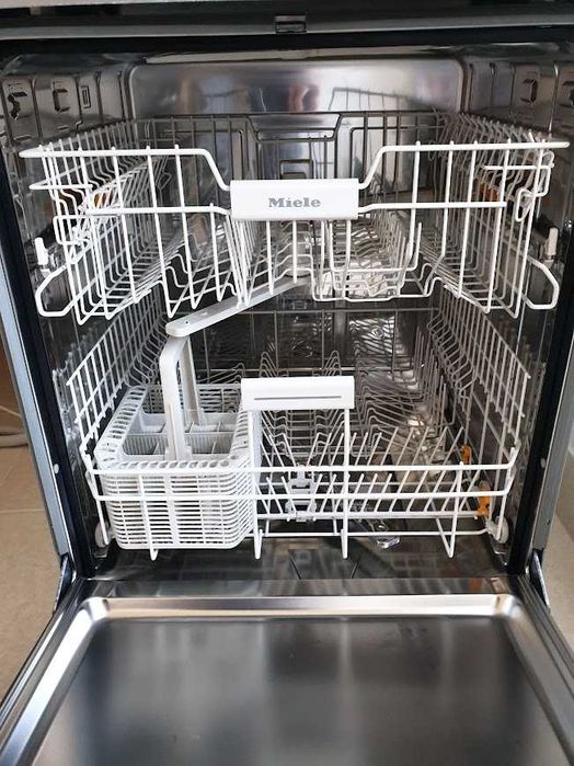 Инокс - Miele Съдомиялна - 14 Комплекта - Свободностояща - 60см