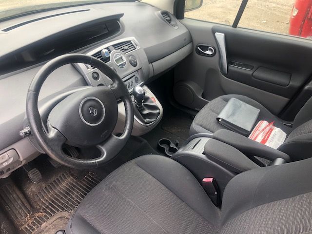 Dezmembrez Renault Scenic 1.9 diesel