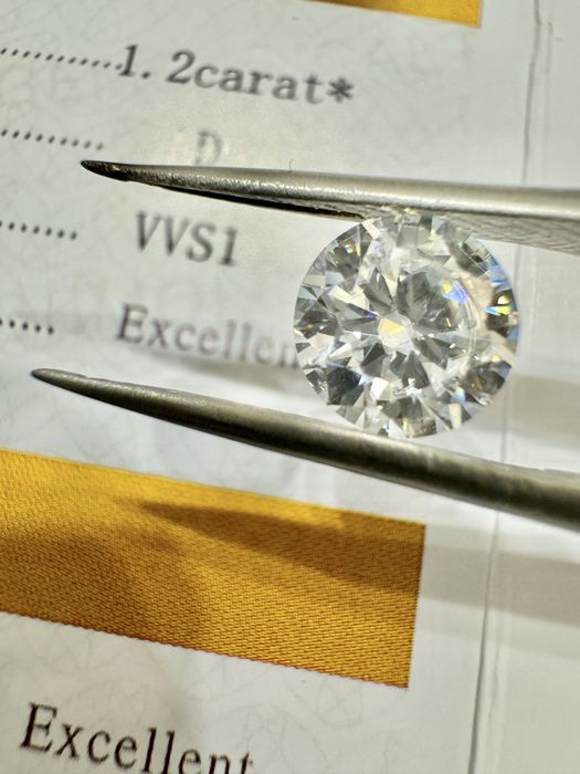 Диамант 1.2 карата , мойсанит за бижу и подарък