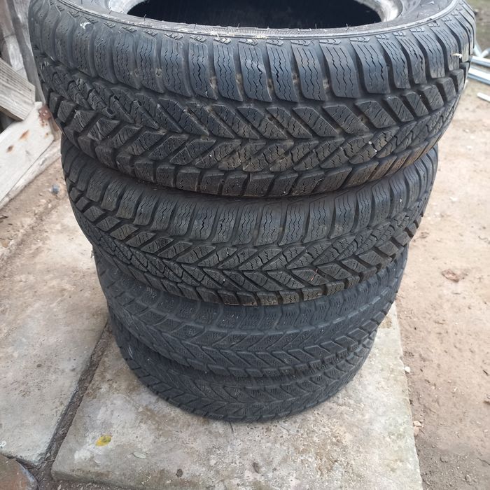 Vand  4 cauciucuri de iarna.
