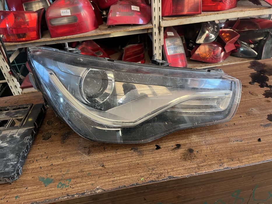 Far dreapta audi a1 bi xenon