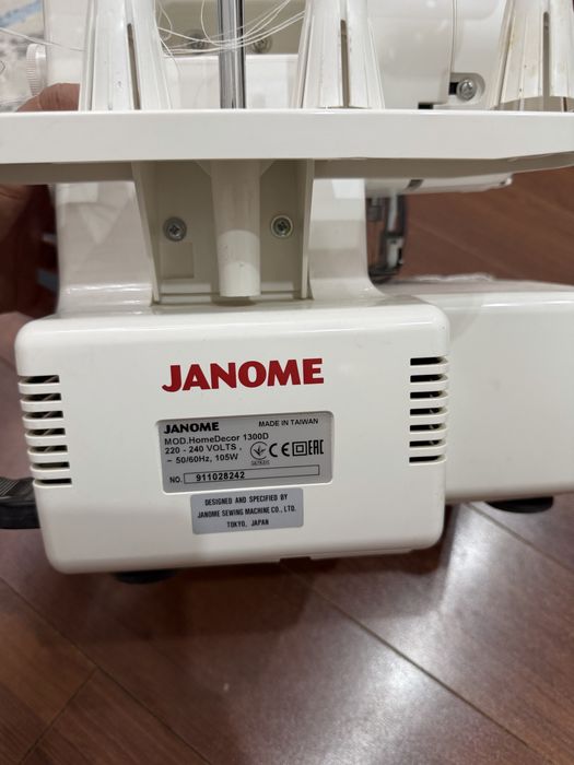 Продам Оверлок Janome