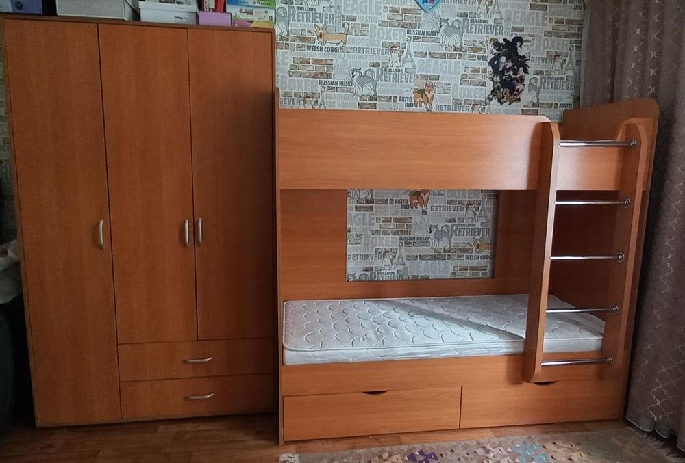 Детский гарнитур, шкаф, стол, кровать