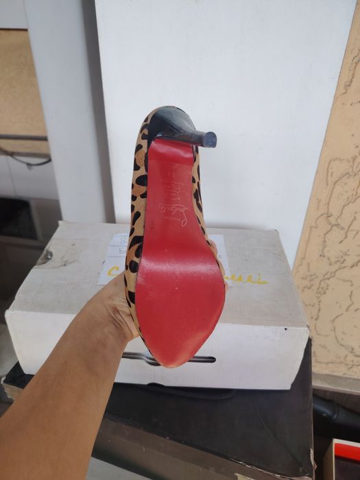 Продам новые туфли и кроссовки