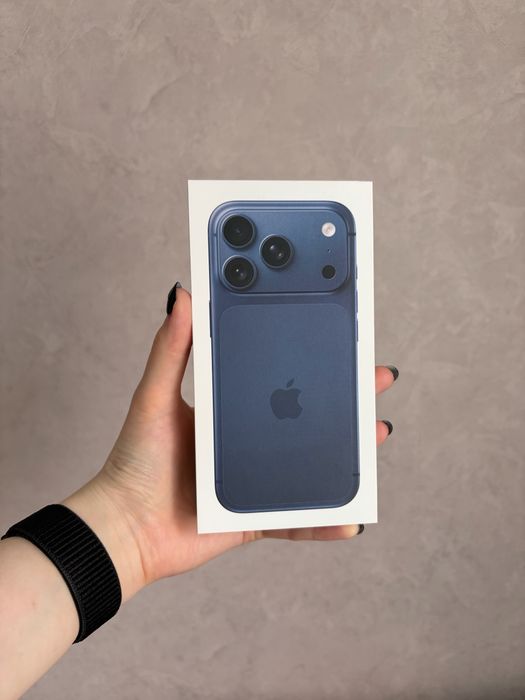 iPhone 17 Pro 256 GB Deep Blue — новый, запечатанный