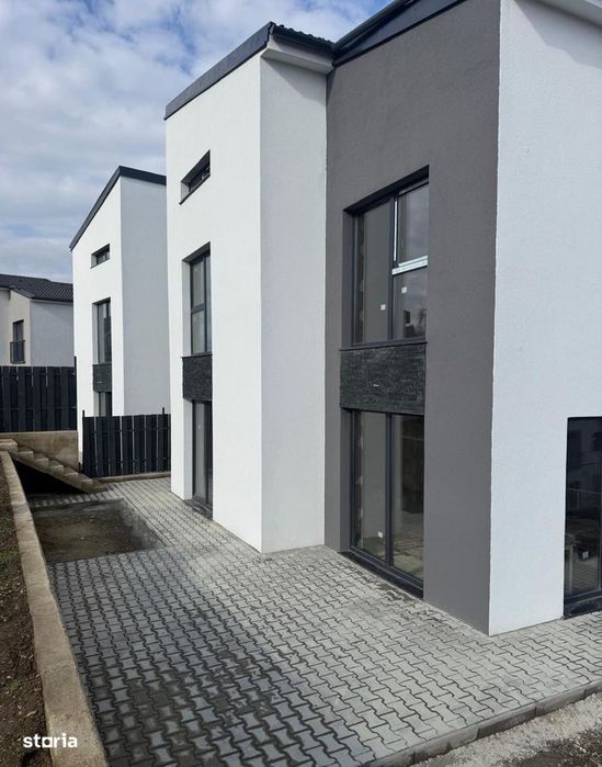 Duplex cu 4 camere, 115 mp plus 495 mp teren, Garaj, zona strazii Avra