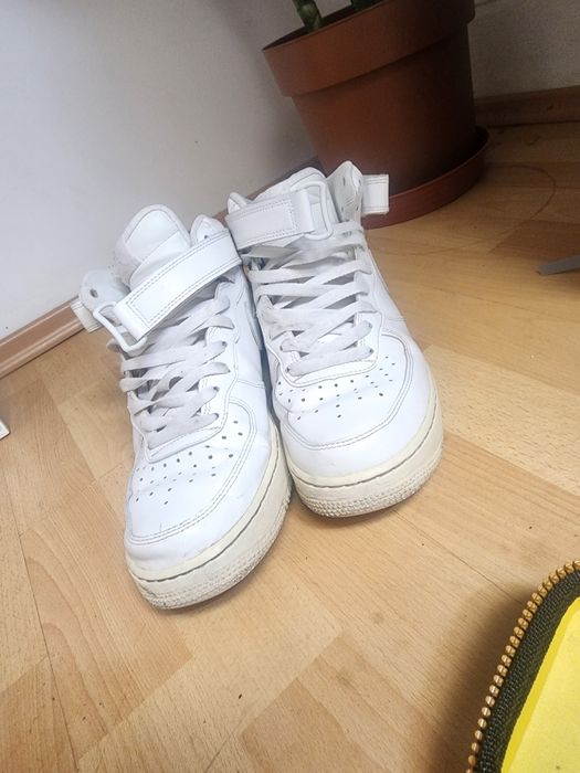 Nike Air Force Mid – Mărimea 42, stare bună