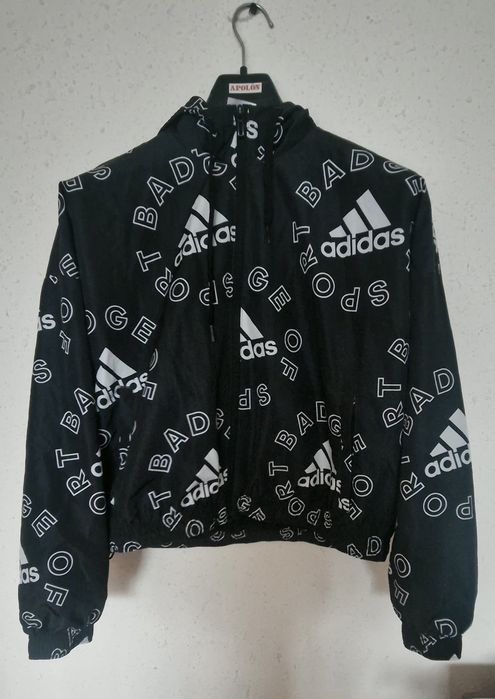 Ветровка Adidas – черна с лого принт