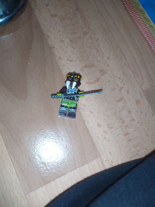 Продам мини-фигурки Ligo legends of chima