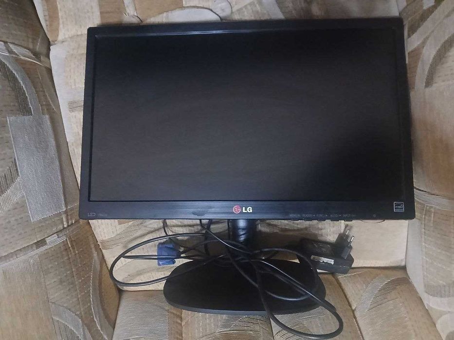 Монитор 19 LG без дефекта