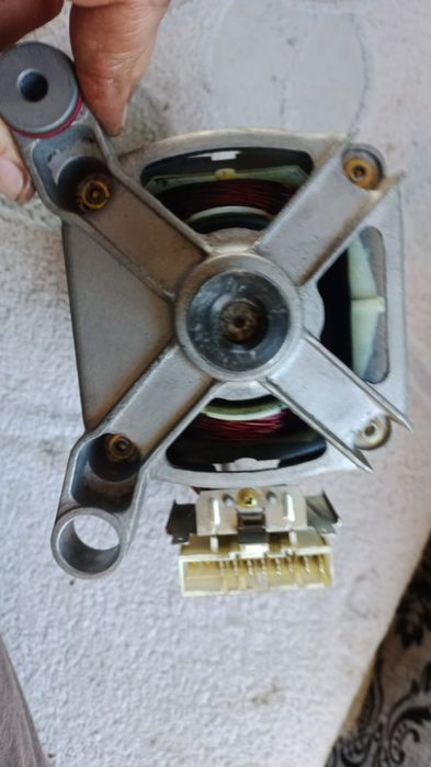 Двигатель (стиральная машинка)