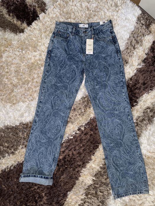 Blugi cu model Mango