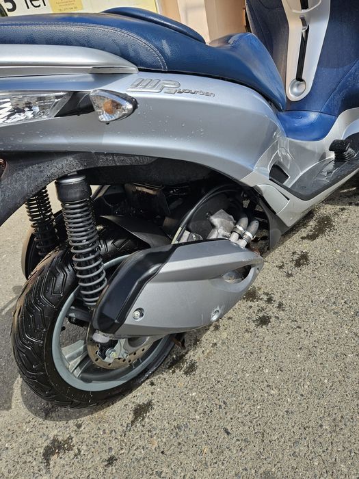 Scuter Piaggio MP3, 300cc