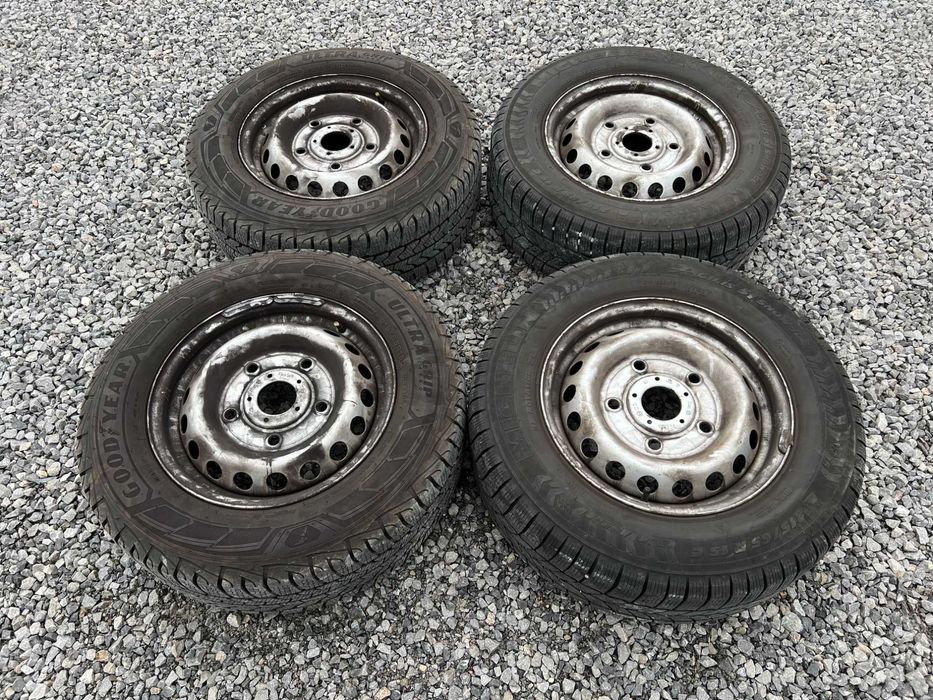 Джанти със зимни гуми Goodyear 215/65/15C DOT4324 oт бус Форд/Ford!!